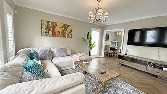 Charming 6 BRM Villa in Melbourne East