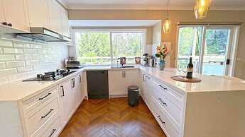 Charming 6 BRM Villa in Melbourne East