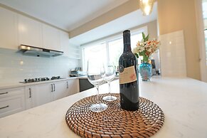 Charming 6 BRM Villa in Melbourne East