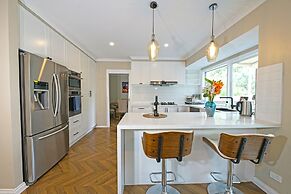 Charming 6 BRM Villa in Melbourne East