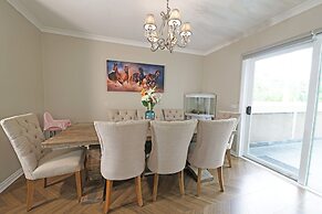 Charming 6 BRM Villa in Melbourne East