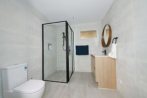 Charming 6 BRM Villa in Melbourne East