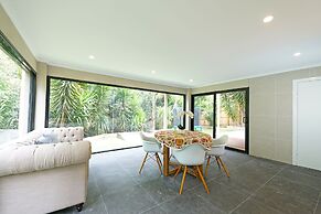 Charming 6 BRM Villa in Melbourne East