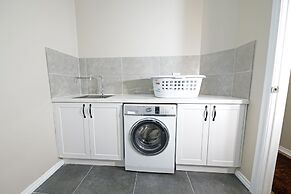 Charming 6 BRM Villa in Melbourne East