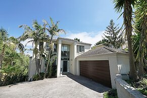 Charming 6 BRM Villa in Melbourne East