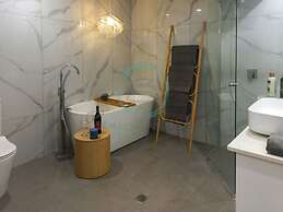 ZEN AT ROSEWOOD - 2BR Guesthouse & Pool