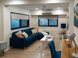 ZEN AT ROSEWOOD - 2BR Guesthouse & Pool