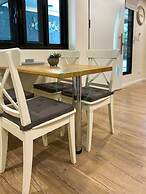 ZEN AT ROSEWOOD - 2BR Guesthouse & Pool