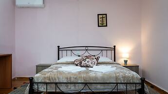 Fani's House Under Meteora