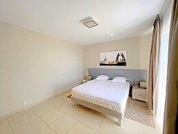 Villa vue mer Mandelieu by ESTATESCANNES