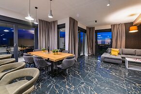 Villa Luna- Private Heated Pool