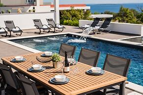 Villa Luna- Private Heated Pool