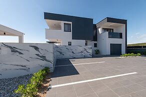 Villa Luna- Private Heated Pool