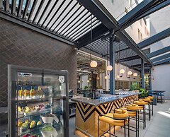 O by Tamara Coimbatore