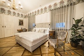 Hotel Pok Garni