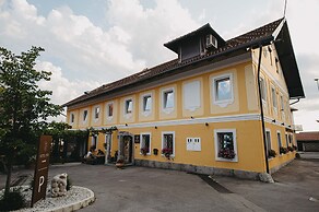 Hotel Pok Garni
