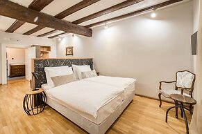 Hotel Pok Garni