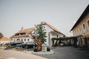 Hotel Pok Garni