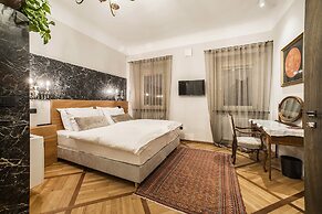 Hotel Pok Garni