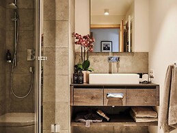 Serviced Luxury Chalet Evi