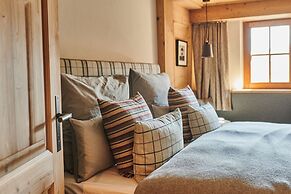 Serviced Luxury Chalet Evi