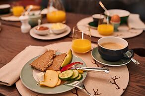 Serviced Luxury Chalet Evi