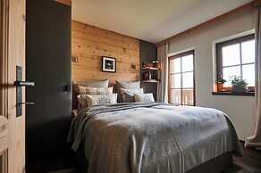 Serviced Luxury Chalet Evi