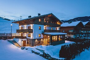 Serviced Luxury Chalet Evi