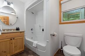 Port Cunnington Lodge