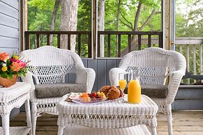 Port Cunnington Lodge