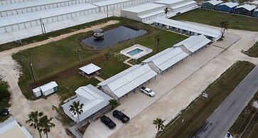 captain quarter's motel