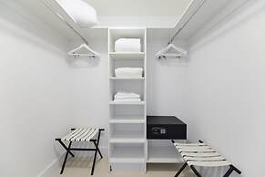 Luxury Condo at Hollywood Beach