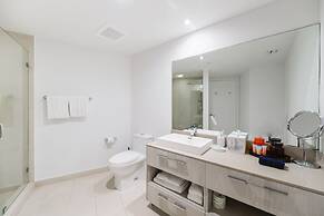 Luxury Condo at Hollywood Beach