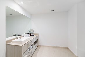 Luxury Condo at Hollywood Beach