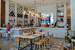 Luxury Condo at Hollywood Beach