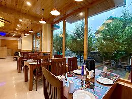 BSR Resort by Apple Orchards