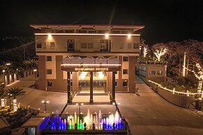 Dhauladhar Heights Resort