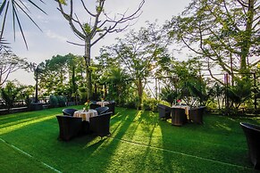 Dhauladhar Heights Resort