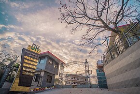 Dhauladhar Heights Resort