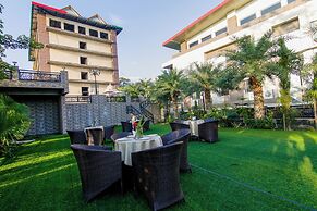 Dhauladhar Heights Resort