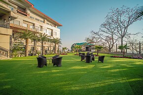 Dhauladhar Heights Resort