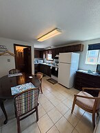 Green Dolphin Motel