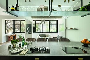 Sophisticated Tel Aviv Retreat 1BR Apt