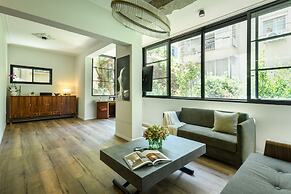 Sophisticated Tel Aviv Retreat 1BR Apt