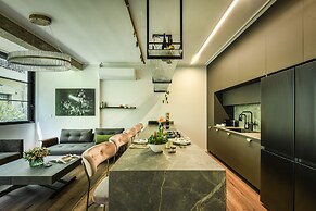 Sophisticated Tel Aviv Retreat 1BR Apt