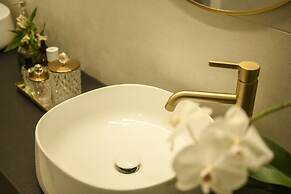 Sophisticated Tel Aviv Retreat 1BR Apt