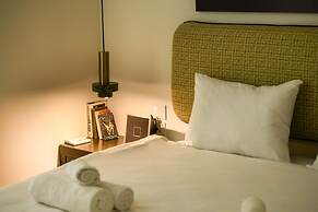 Sophisticated Tel Aviv Retreat 1BR Apt