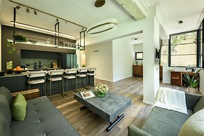Sophisticated Tel Aviv Retreat 1BR Apt