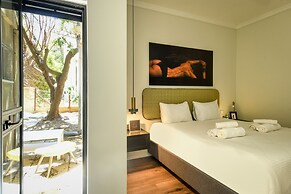 Sophisticated Tel Aviv Retreat 1BR Apt