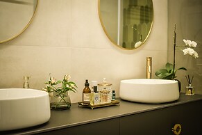 Sophisticated Tel Aviv Retreat 1BR Apt